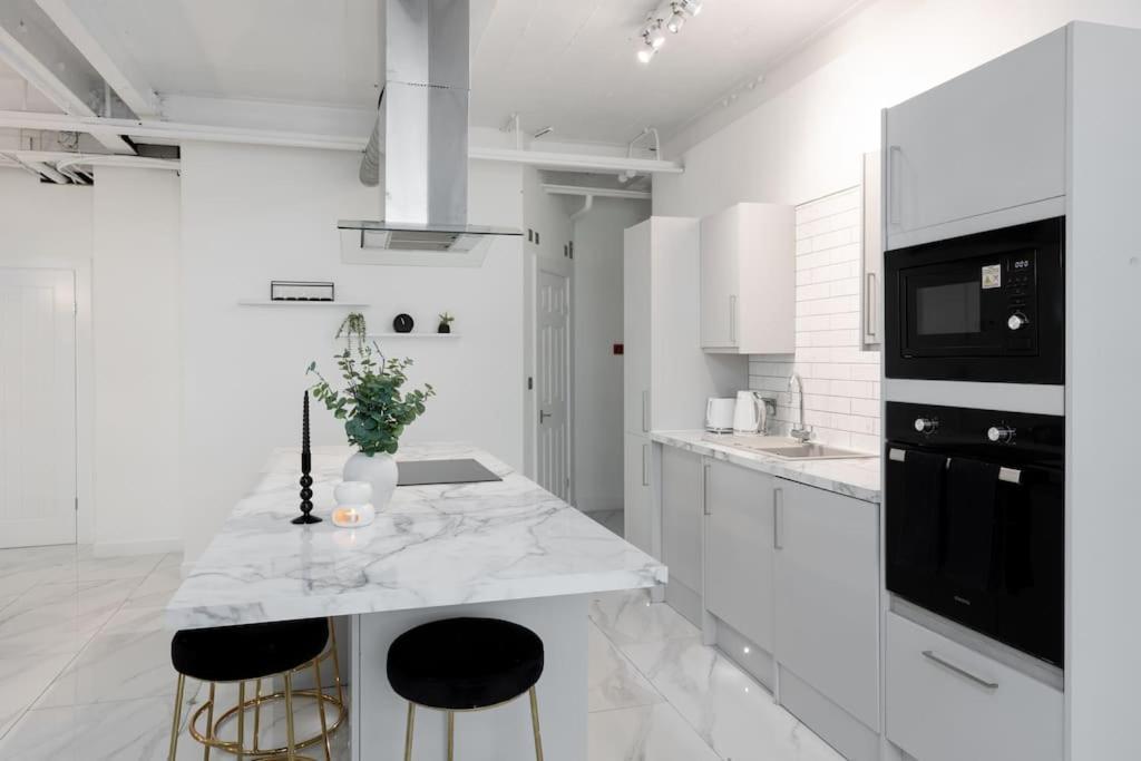 Luxury, Open Plan Apartment 布雷得佛 外观 照片